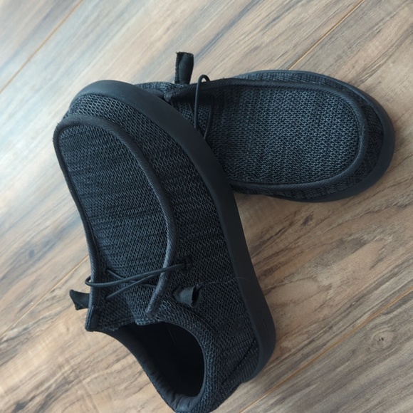 Volcom Men's Black/Gray Loafers. Boat Slip On Shoes Size 4 Wide. - Picture 2 of 7